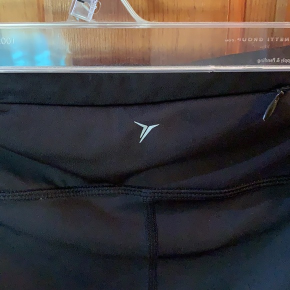 Old Navy Active workout capris - Picture 5 of 10